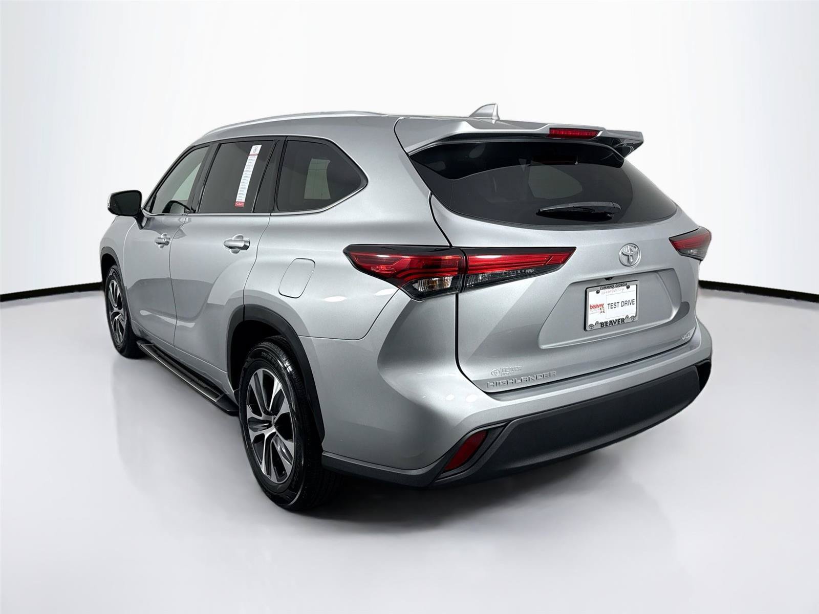 Used 2022 Toyota Highlander XLE FWD image 12