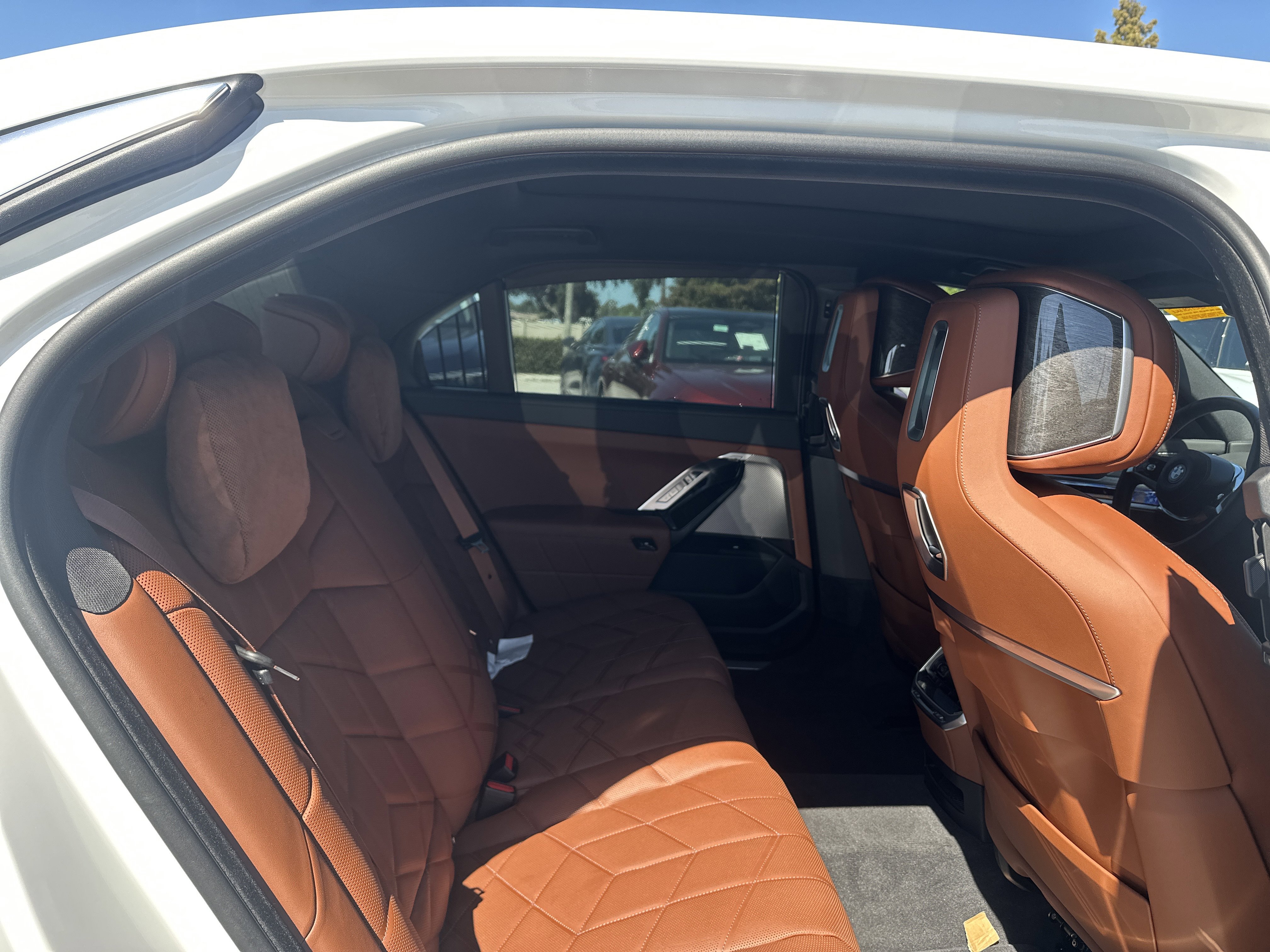 Used 2024 BMW i7 xDrive60 w/ Executive Package image 6