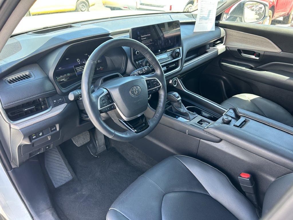 Used 2025 Toyota Grand Highlander AWD image 26