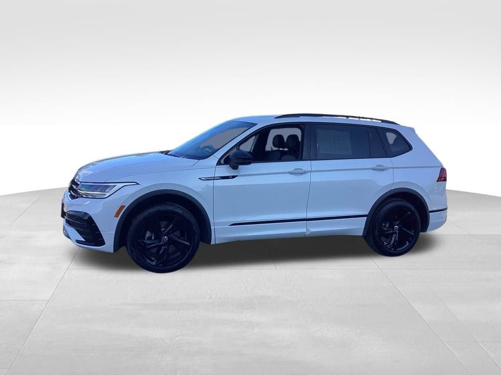 Used 2024 Volkswagen Tiguan SE R-Line image 3