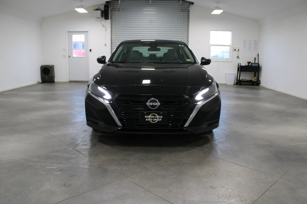 Used 2025 Nissan Altima 2.5 SV image 3