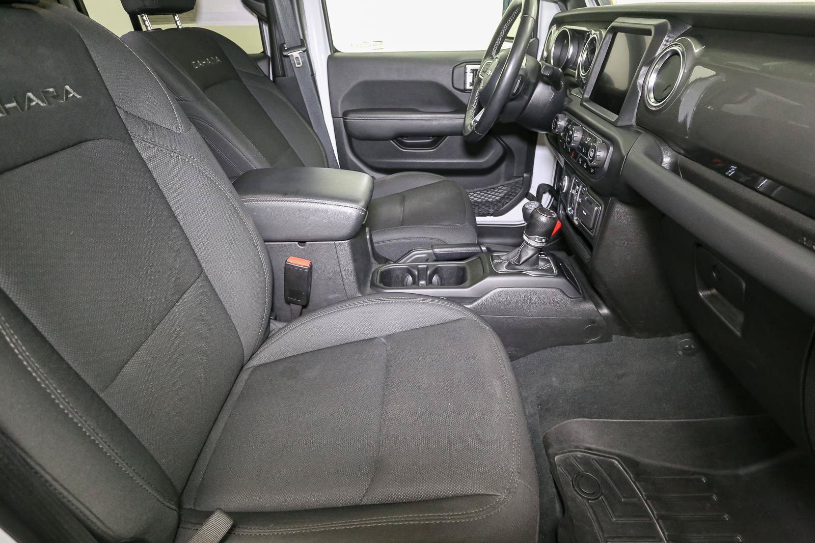 Used 2022 Jeep Wrangler Unlimited Sahara w/ LED Lighting Group AWD/4WD image 19