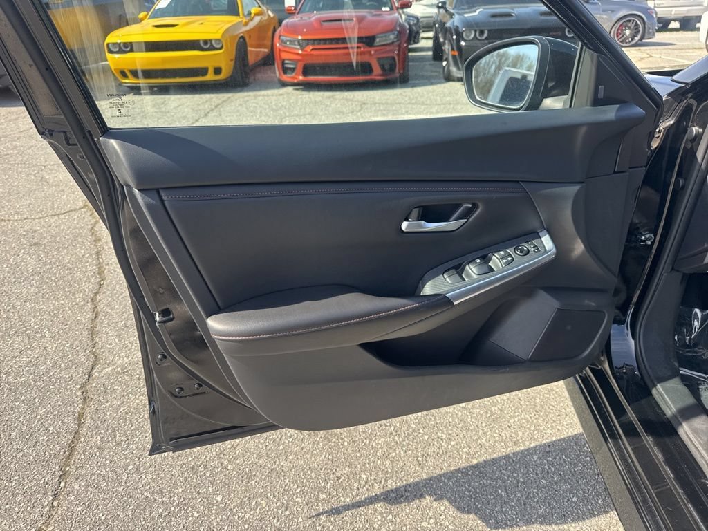 Used 2025 Nissan Sentra SR FWD image 23