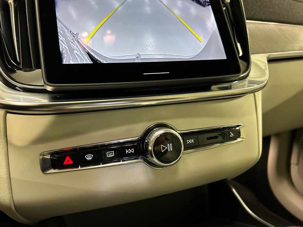 Certified 2025 Volvo XC90 T8 Ultra AWD/4WD image 18