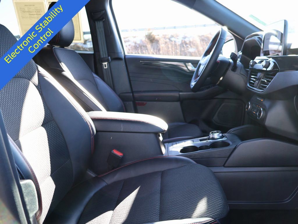 Certified 2025 Ford Escape ST-Line image 10