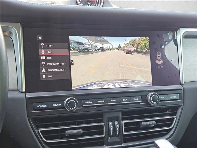 Used 2021 Porsche Macan Turbo image 15