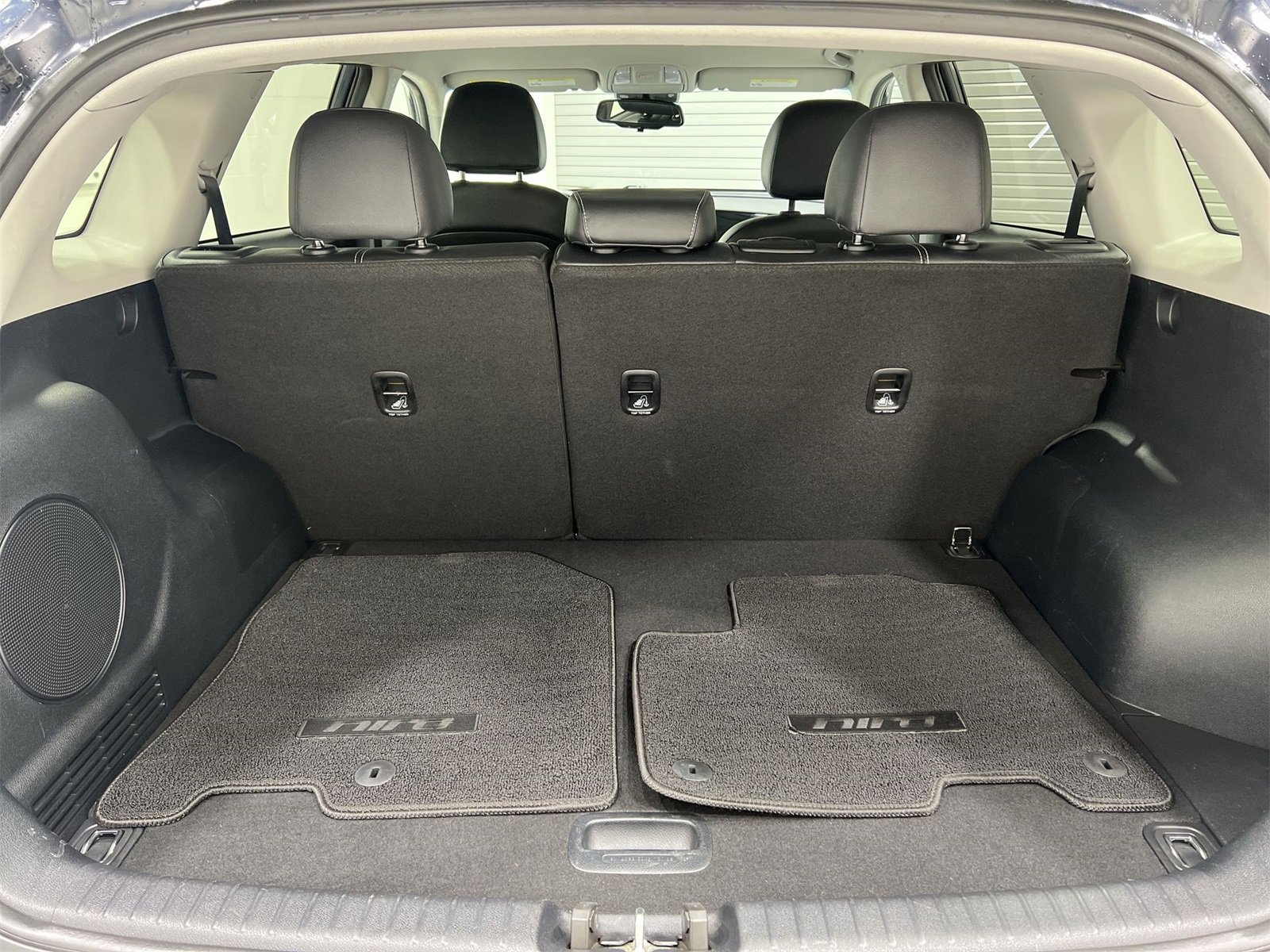 Used 2022 Kia Niro EX image 23