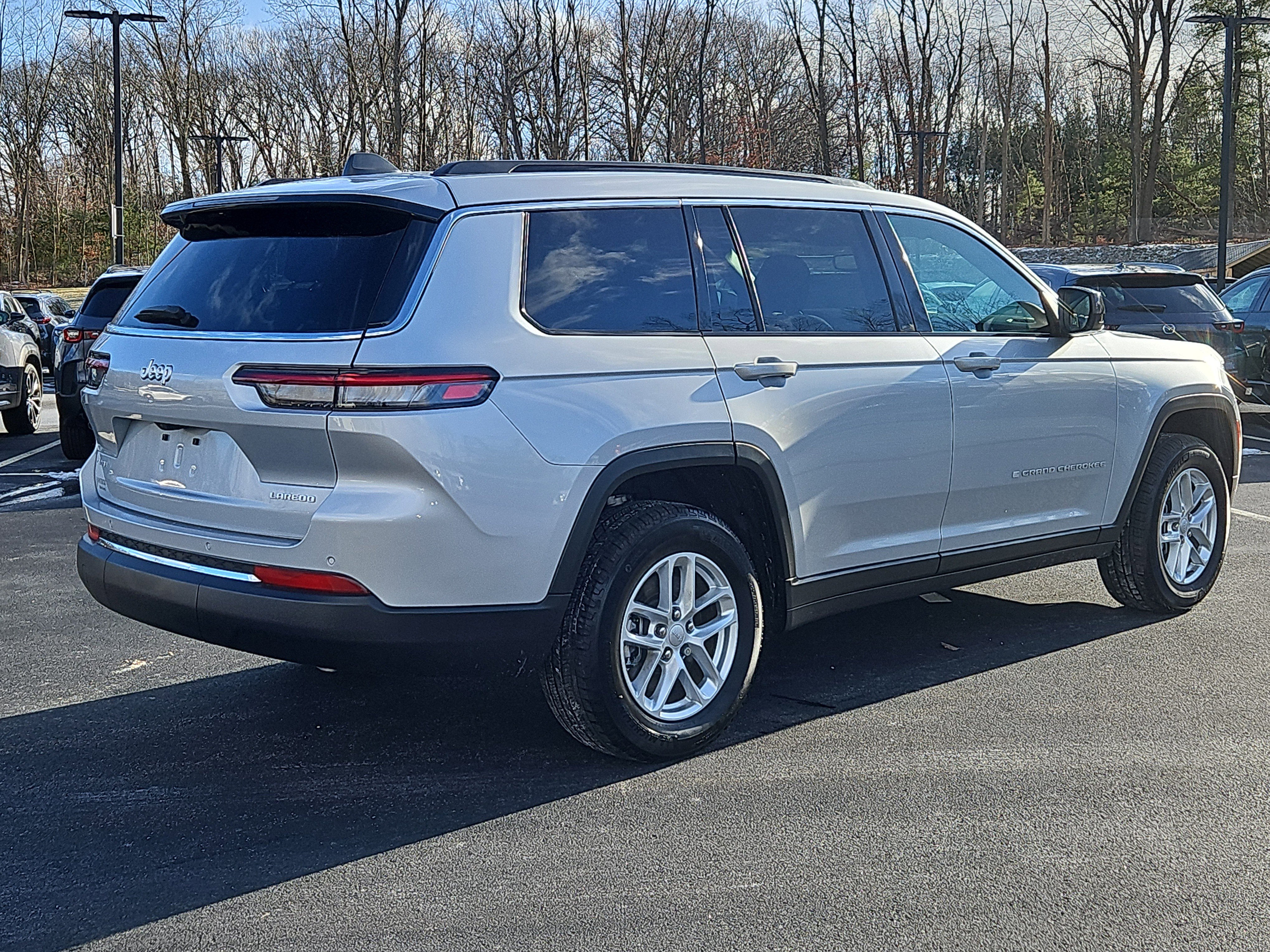 Used 2024 Jeep Grand Cherokee L Laredo w/ Trailer Tow Package image 2