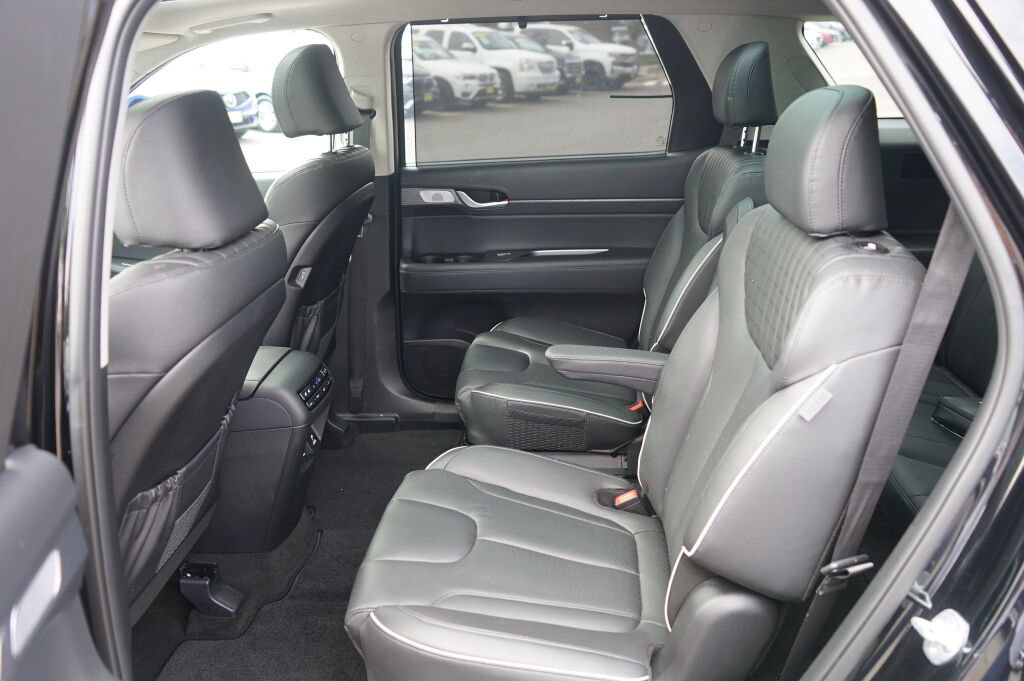 Used 2023 Hyundai Palisade Limited w/ Cargo Package AWD/4WD image 17