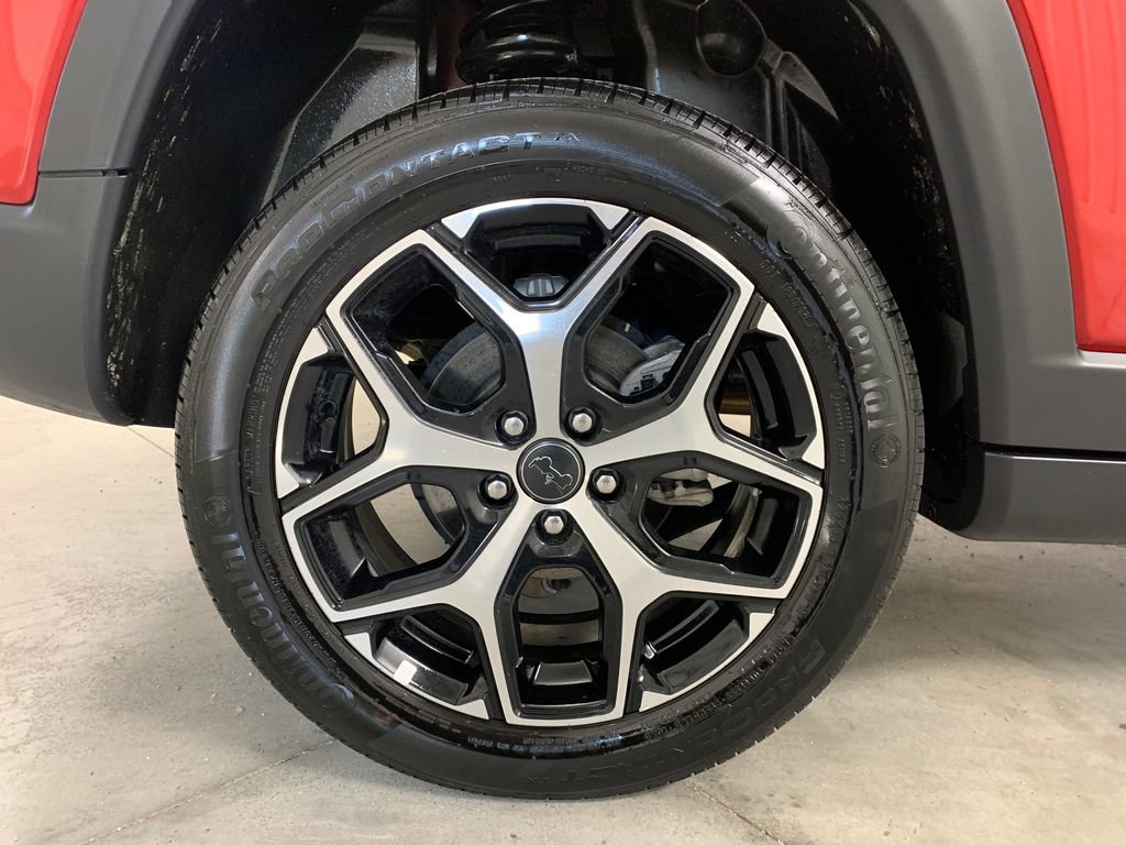 Used 2025 Jeep Compass Limited image 9