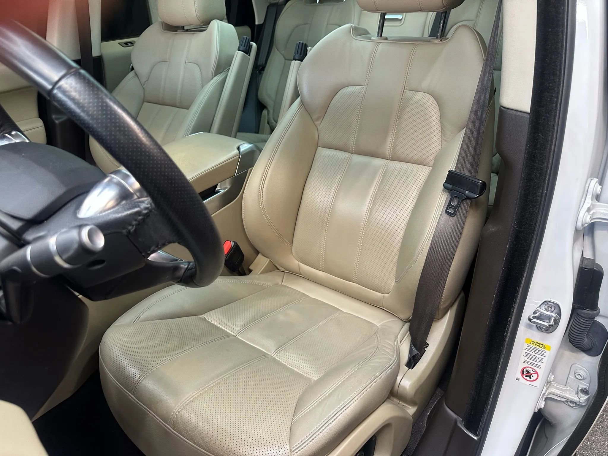 Used 2016 Land Rover Range Rover Sport SE image 19