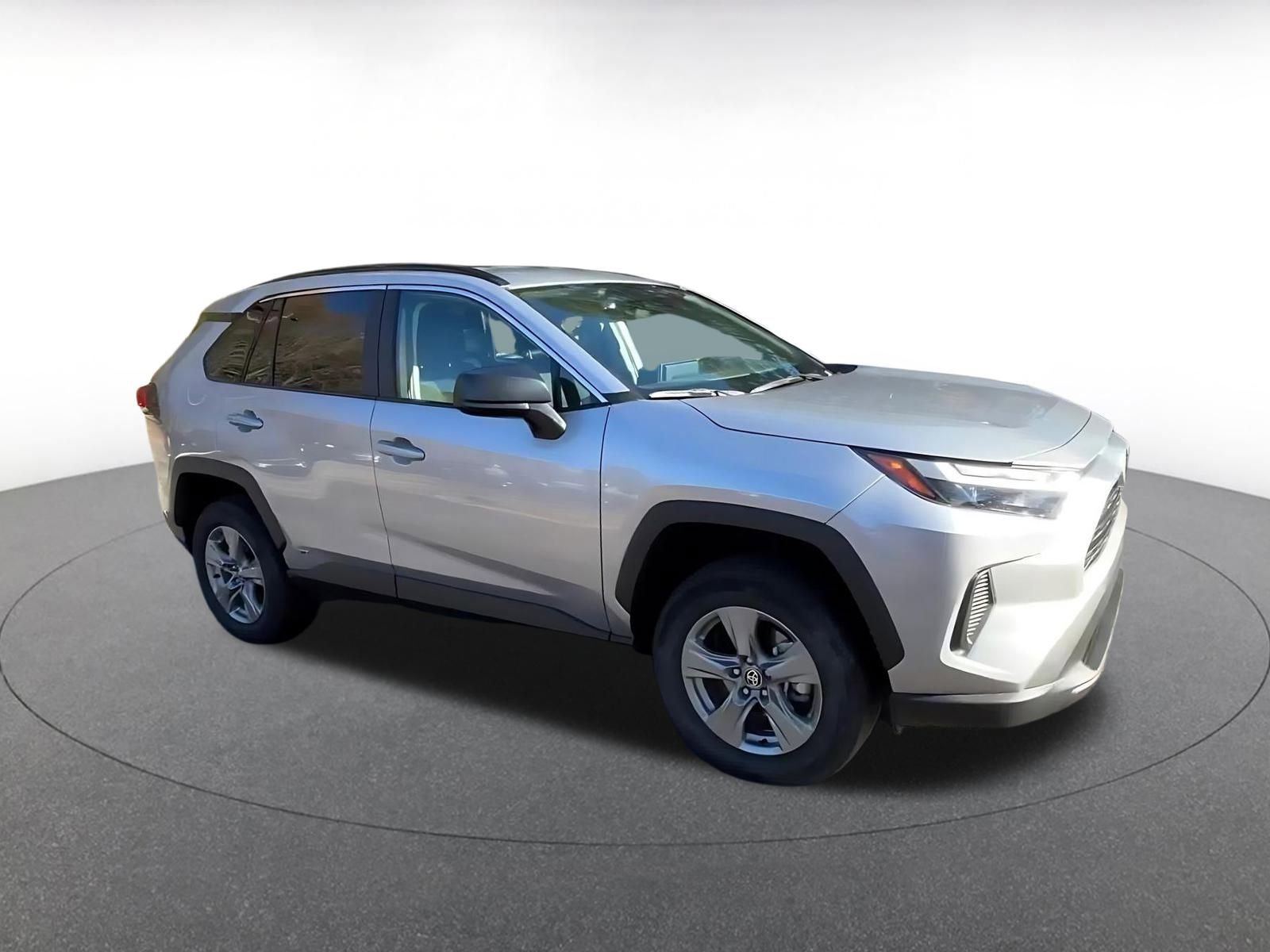 Used 2025 Toyota RAV4 LE image 4