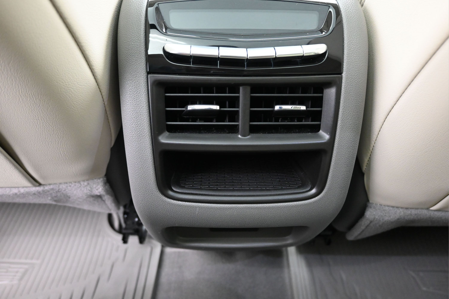 Used 2024 Cadillac XT5 Premium Luxury w/ Technology Package AWD/4WD image 10