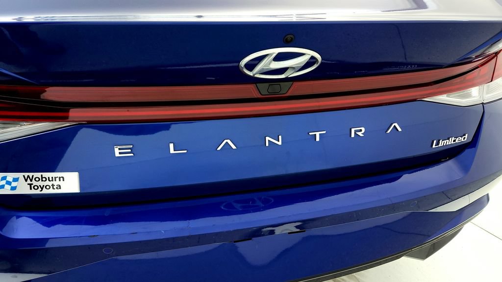 Used 2023 Hyundai Elantra Limited w/ Cargo Package FWD image 13