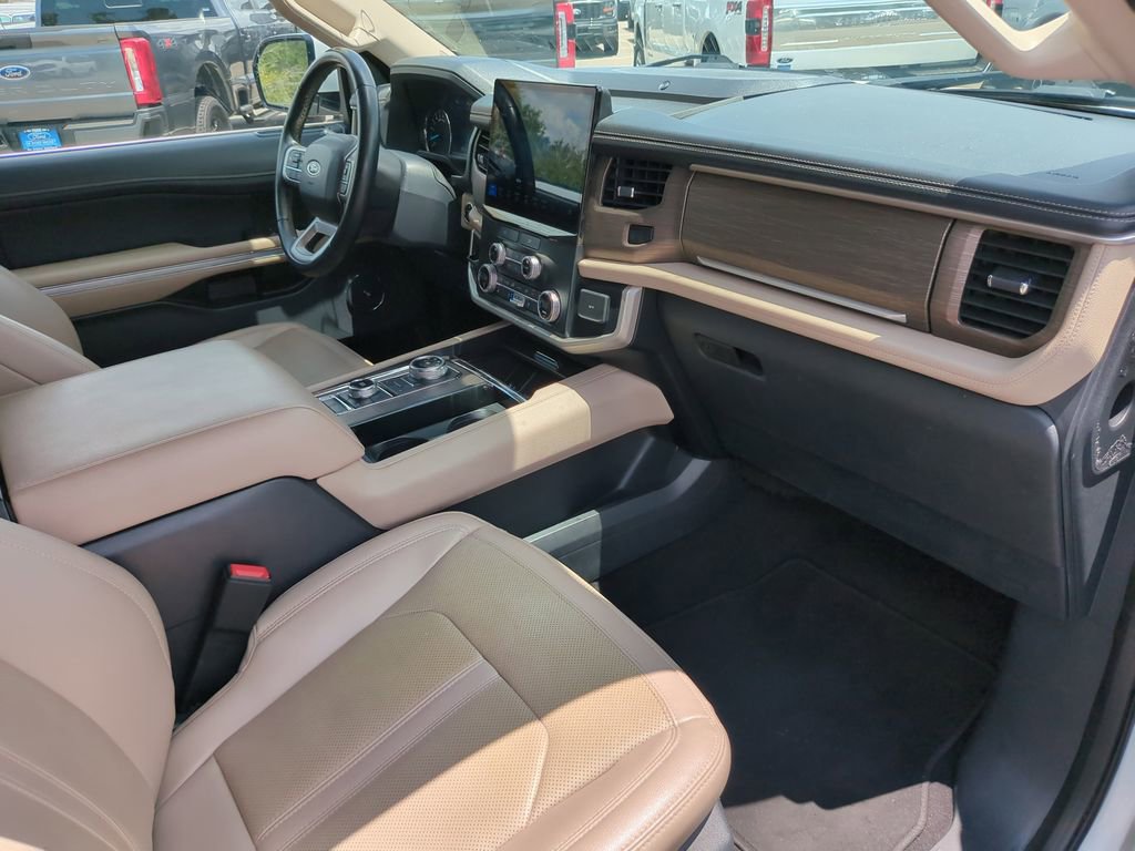 Used 2024 Ford Expedition Limited AWD/4WD image 16