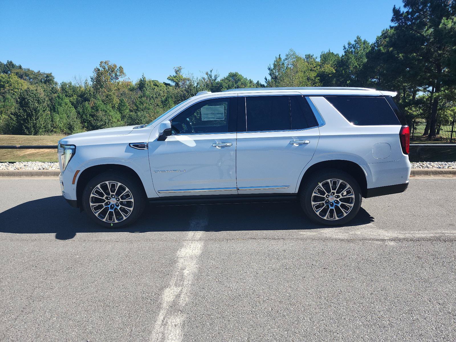 New 2027 GMC Yukon Denali w/ Sun & Power Step Package AWD/4WD image 2