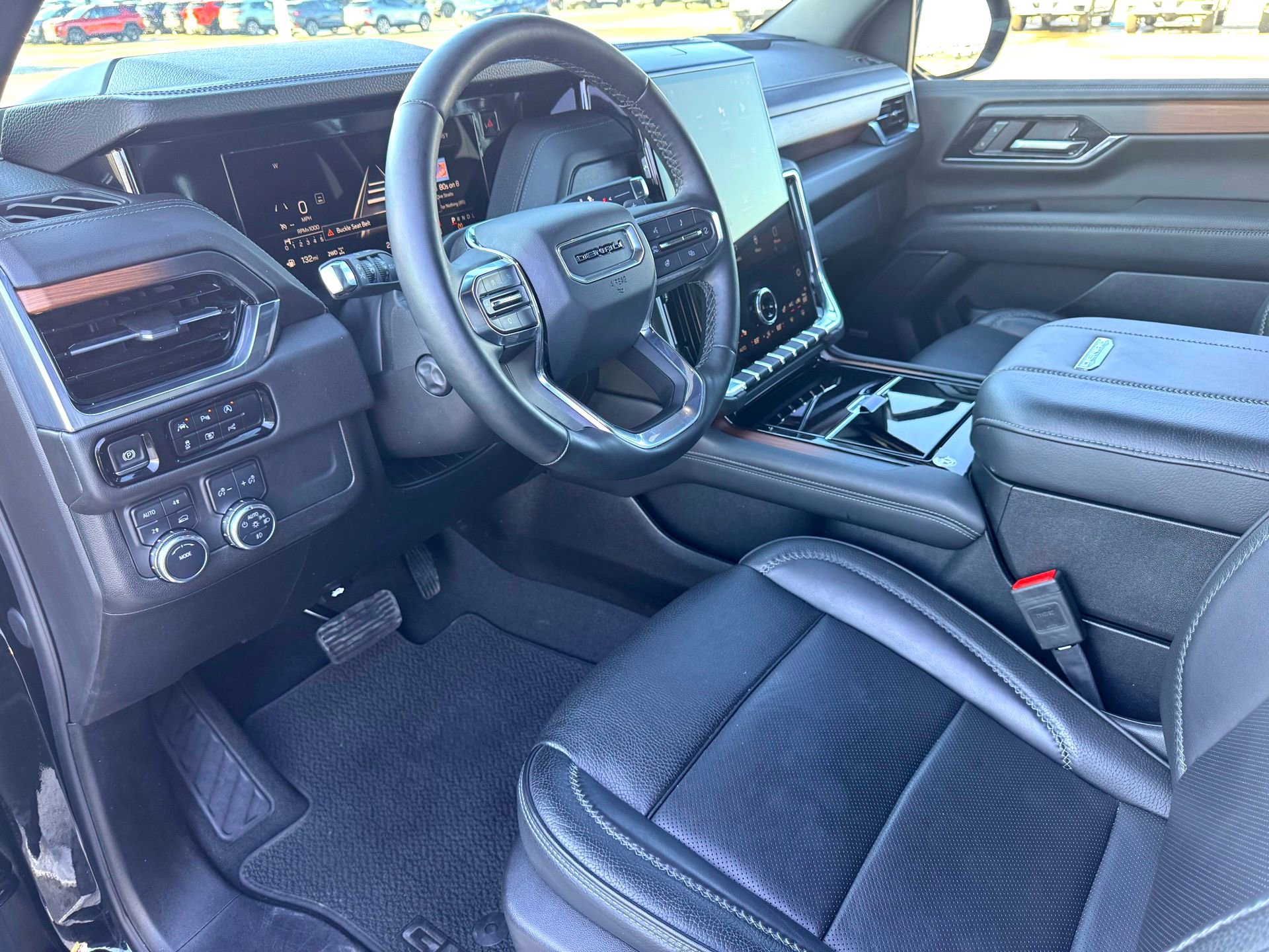 Used 2025 GMC Yukon Denali image 11