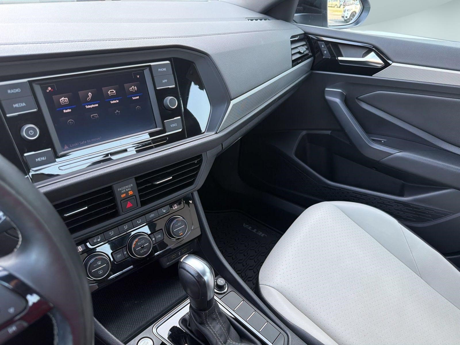 Used 2020 Volkswagen Jetta R-Line w/ R-Line Cold Weather Package FWD image 27