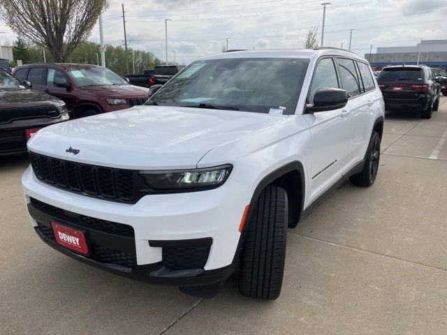 Used 2023 Jeep Grand Cherokee L Laredo AWD/4WD image 3