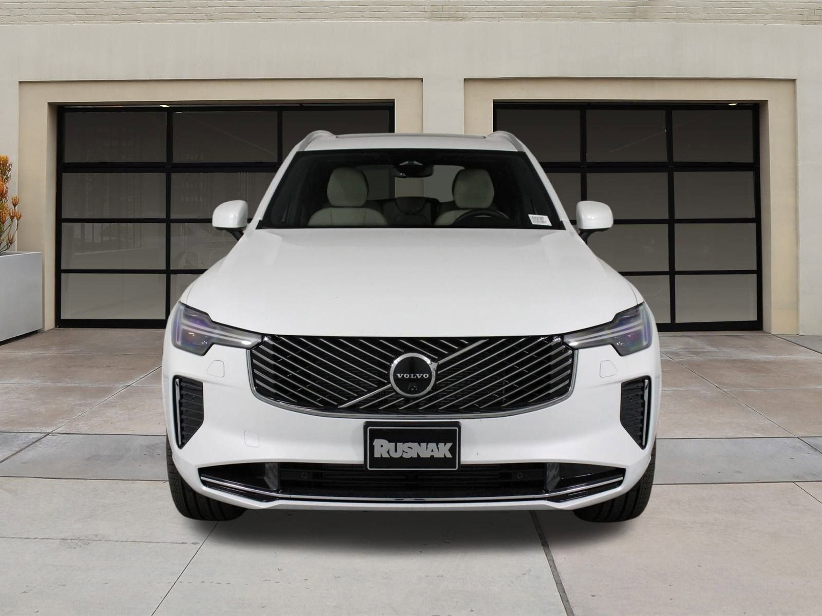 New 2026 Volvo XC90 T8 Plus w/ Protection Package Premier image 2
