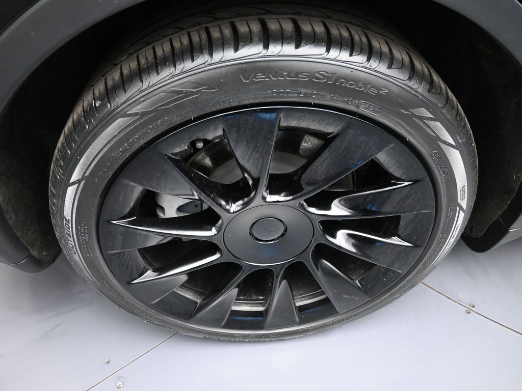 Used 2023 Tesla Model Y Long Range image 12