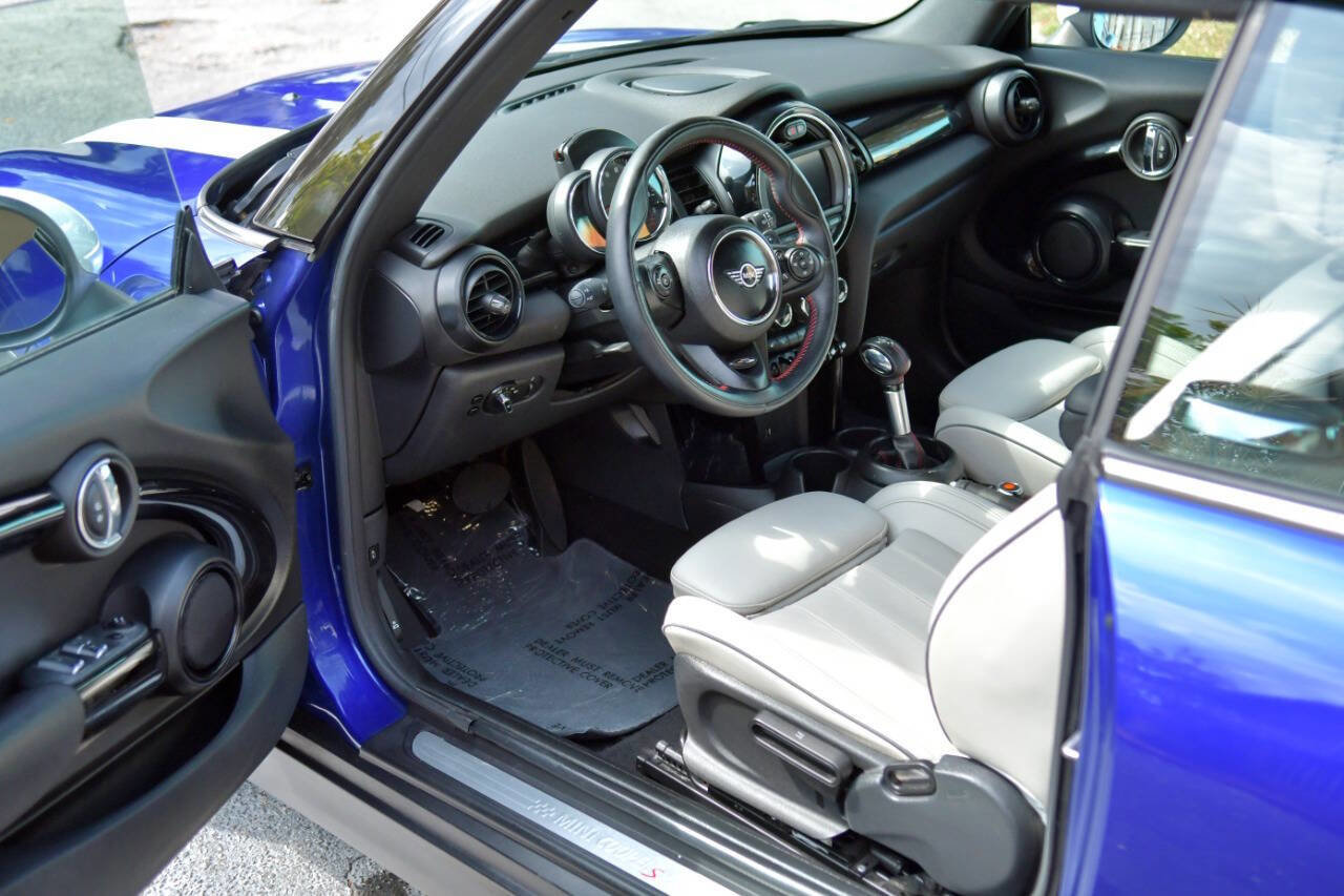 Used 2019 MINI Cooper S w/ Signature Upholstery Package image 15