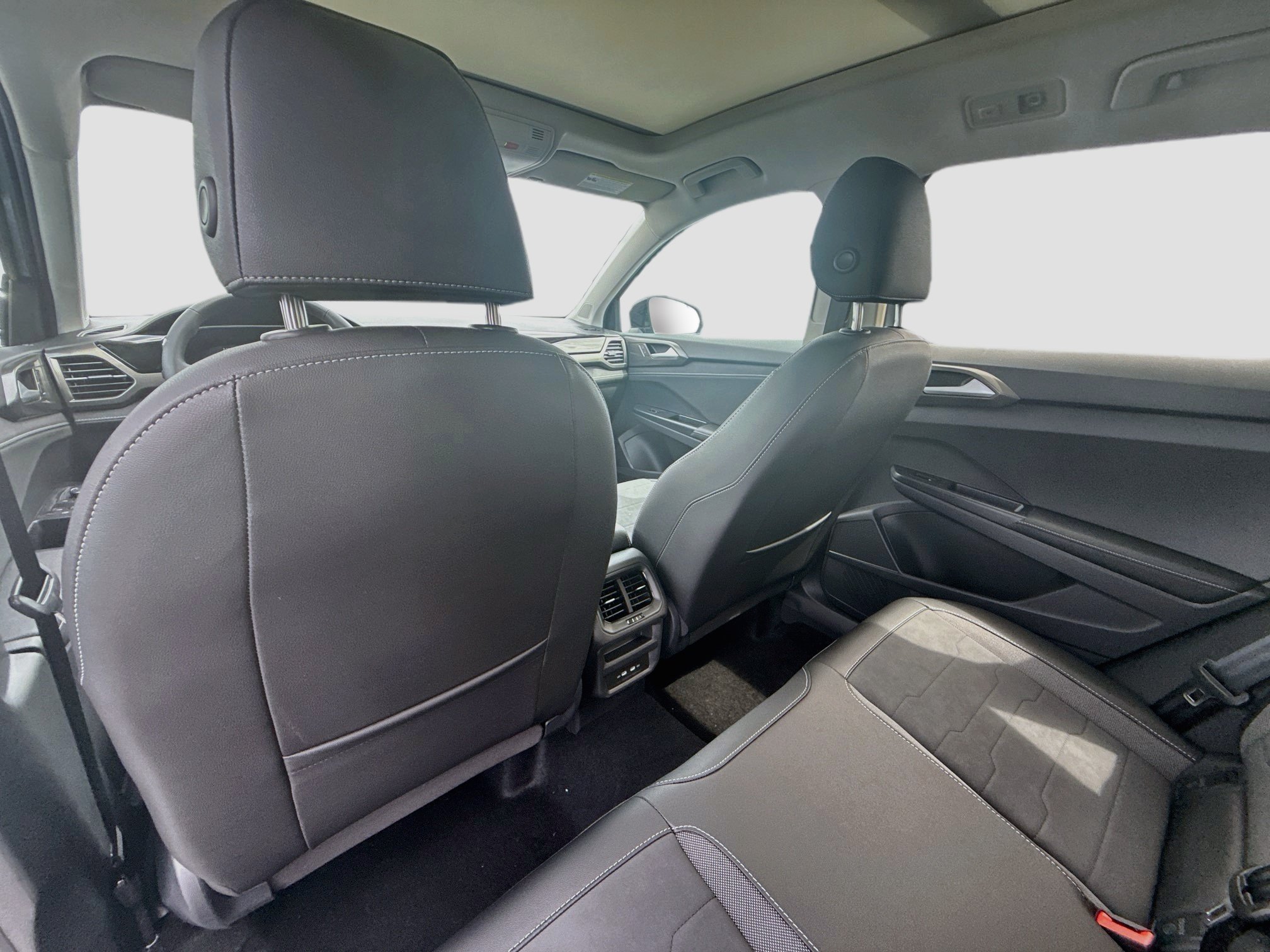 Certified 2021 Volkswagen Atlas Cross Sport SE FWD image 23