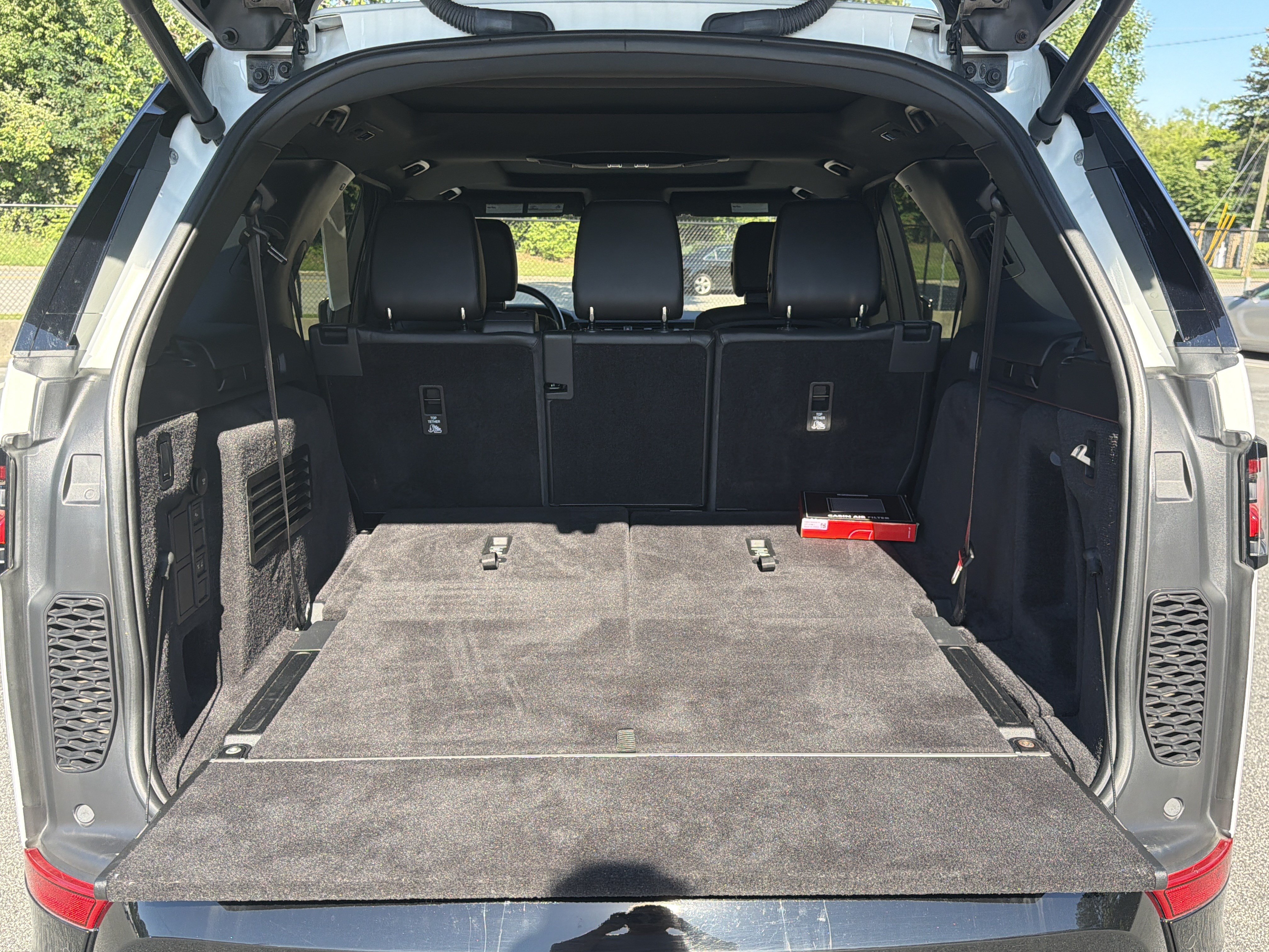 Used 2020 Land Rover Discovery Landmark AWD/4WD image 22