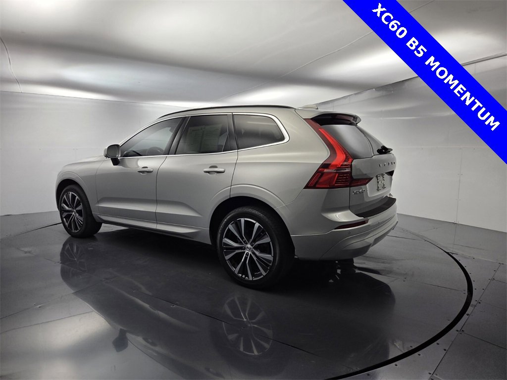 Used 2022 Volvo XC60 B5 Momentum image 12