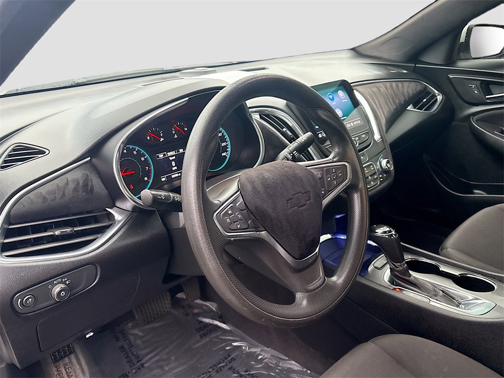 Used 2020 Chevrolet Malibu LT image 9