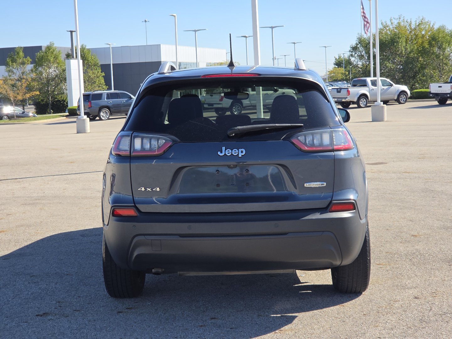 Used 2019 Jeep Cherokee Latitude Plus w/ Comfort/Convenience Group AWD/4WD image 16