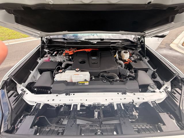 Used 2025 Toyota Sequoia SR5 AWD/4WD image 19