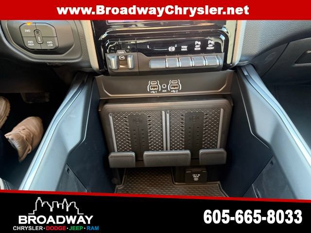 New 2026 RAM 2500 Laramie AWD/4WD image 16