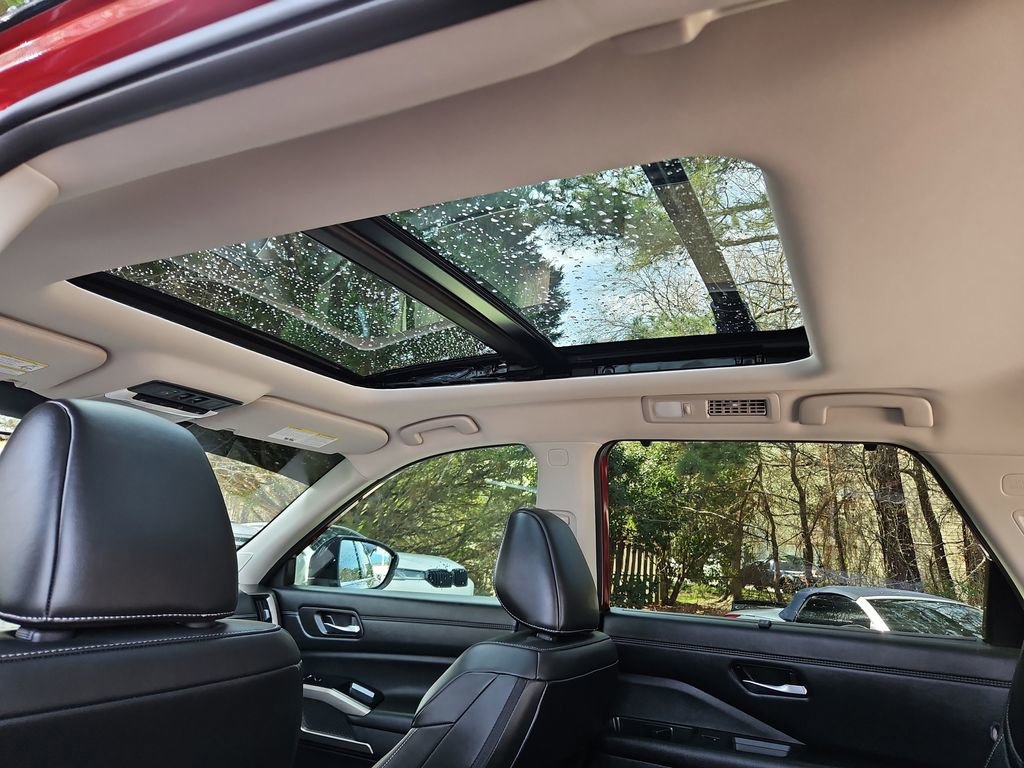 Used 2025 Nissan Pathfinder Platinum image 24