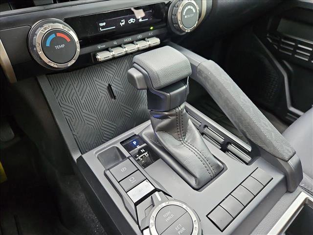 Used 2025 Toyota Tacoma SR5 AWD/4WD image 11