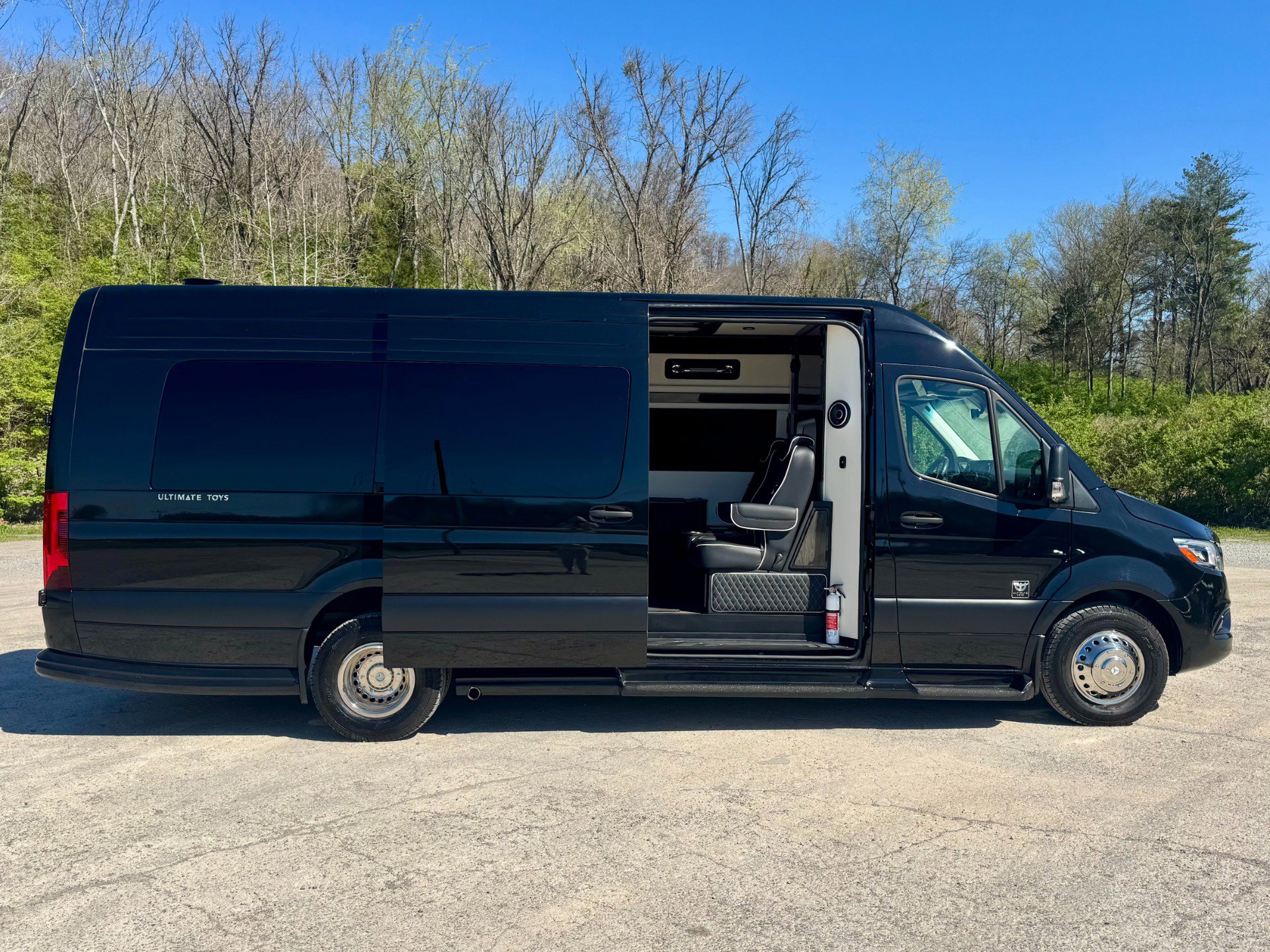 Used 2024 Mercedes-Benz Sprinter 3500 image 9