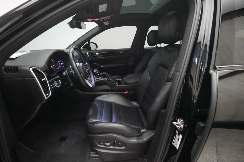 Certified 2022 Porsche Cayenne AWD/4WD image 13