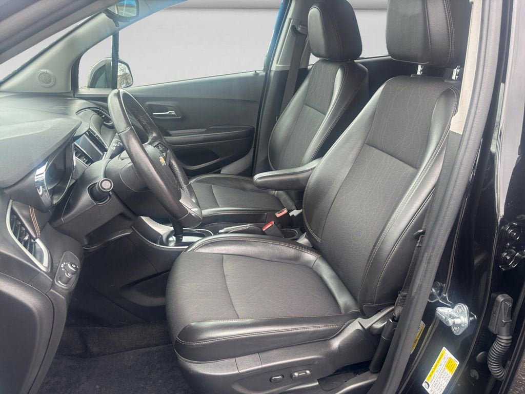 Used 2022 Chevrolet Trax LT w/ Redline Edition AWD/4WD image 10