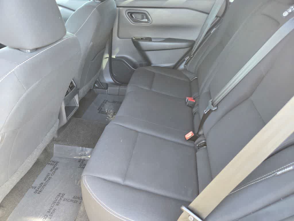 Used 2024 Nissan Rogue S FWD image 12
