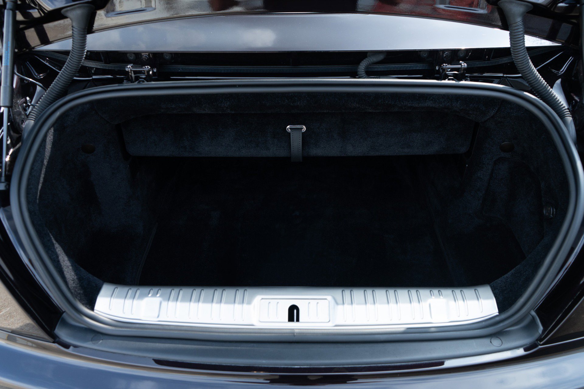 Used 2017 Rolls-Royce Dawn image 39