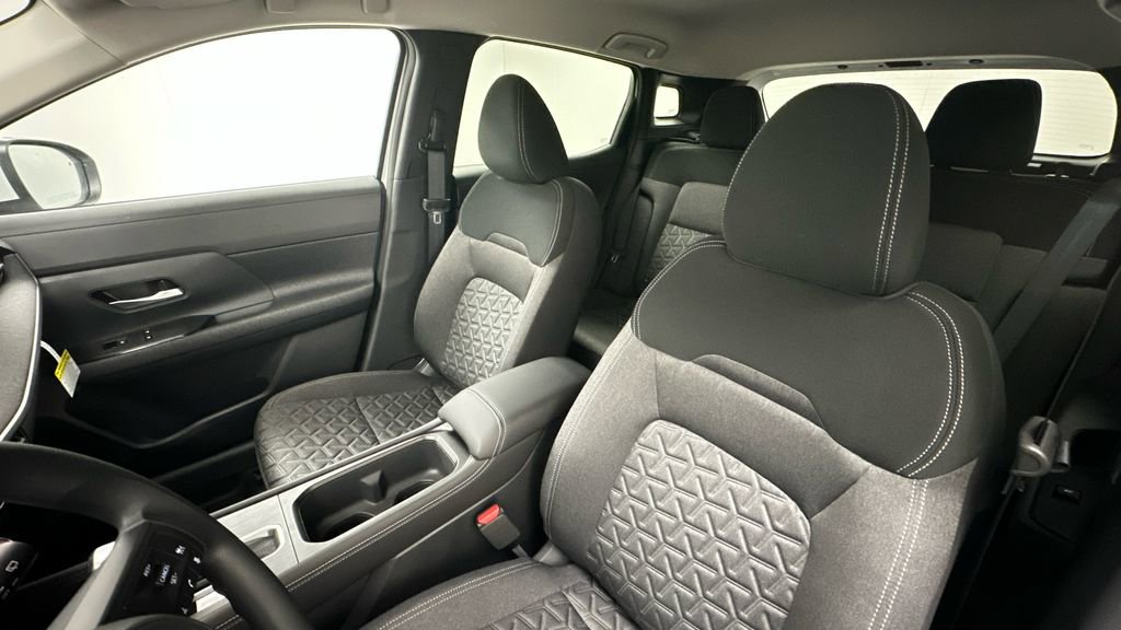 Used 2025 Nissan Kicks SV AWD/4WD image 9