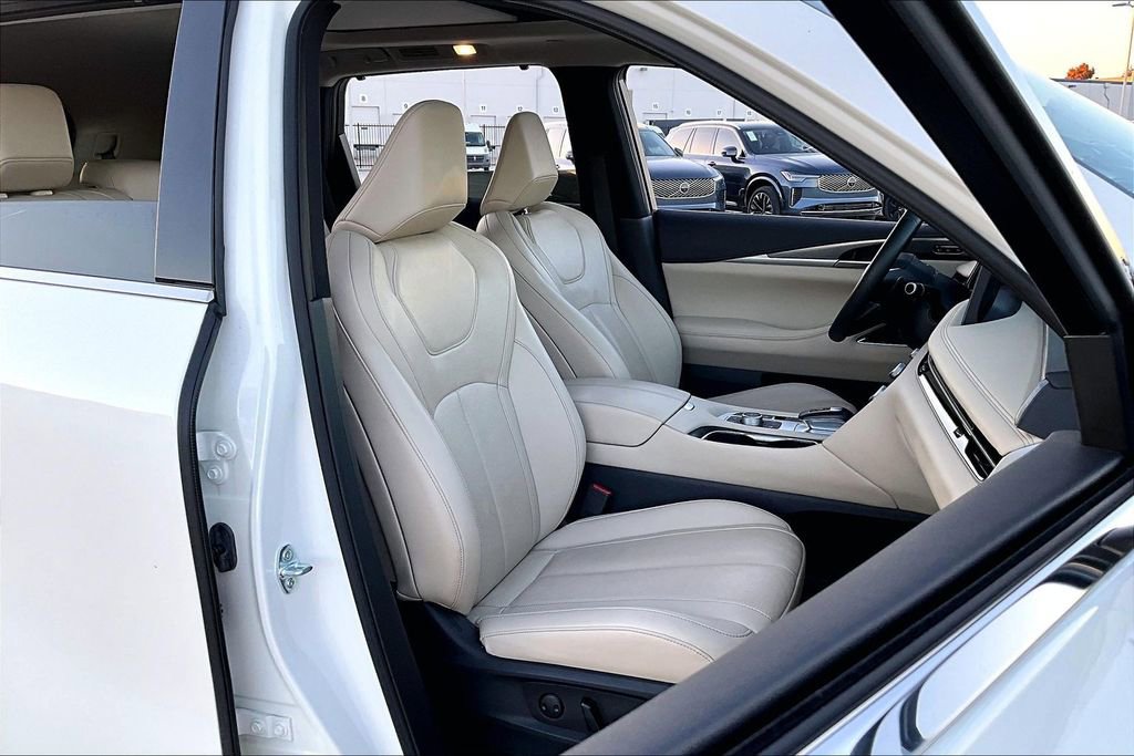 Certified 2025 INFINITI QX60 Luxe image 10