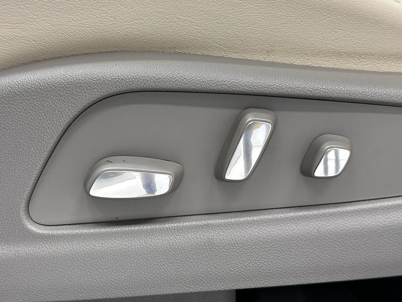 Used 2023 Cadillac XT6 Premium Luxury w/ Technology Package image 12