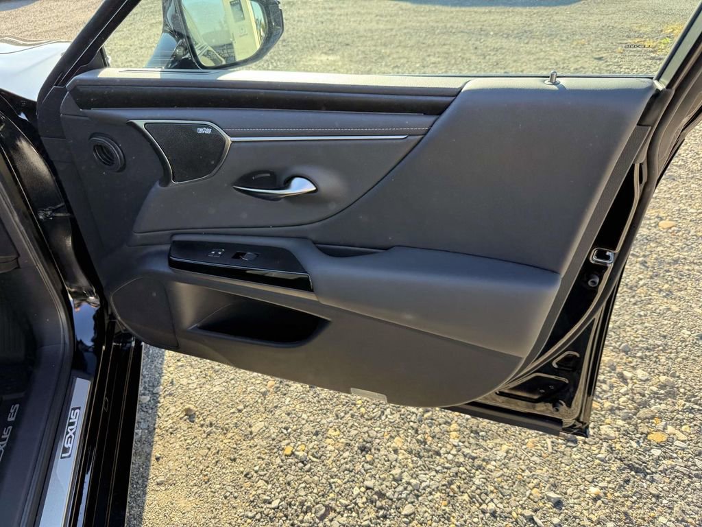 Used 2025 Lexus ES 350 w/ Luxury Package image 16