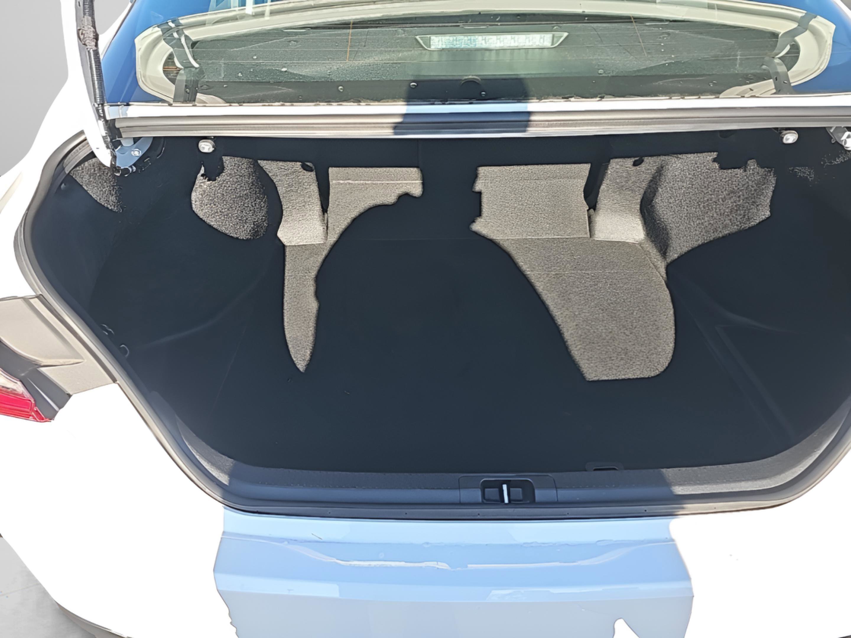 Used 2025 Toyota Camry LE image 28