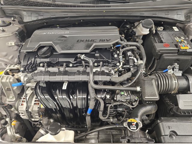 Used 2025 Hyundai Elantra Limited FWD image 35
