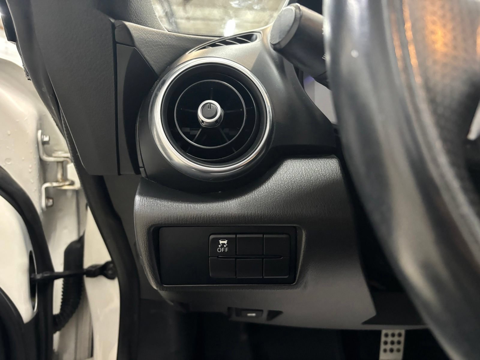 Used 2017 FIAT 124 Spider Abarth RWD image 20