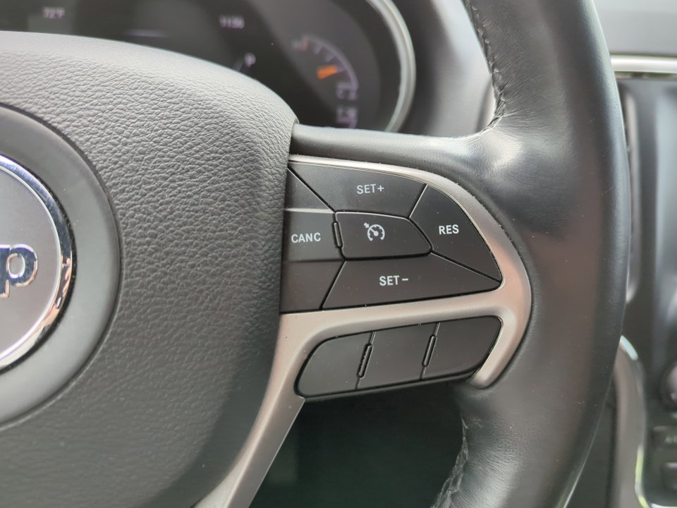 Used 2019 Jeep Grand Cherokee Laredo w/ Security & Convenience Group AWD/4WD image 28