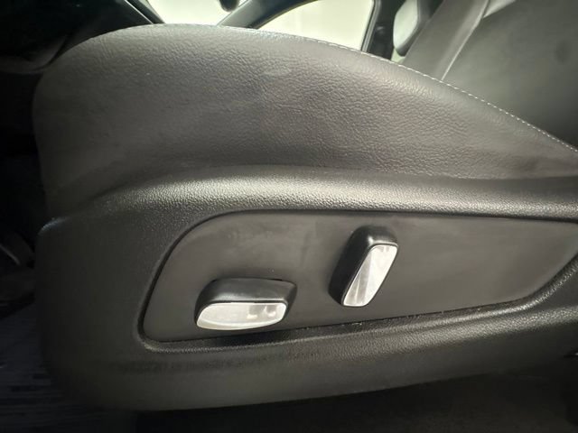Used 2025 Cadillac XT5 Luxury FWD image 17