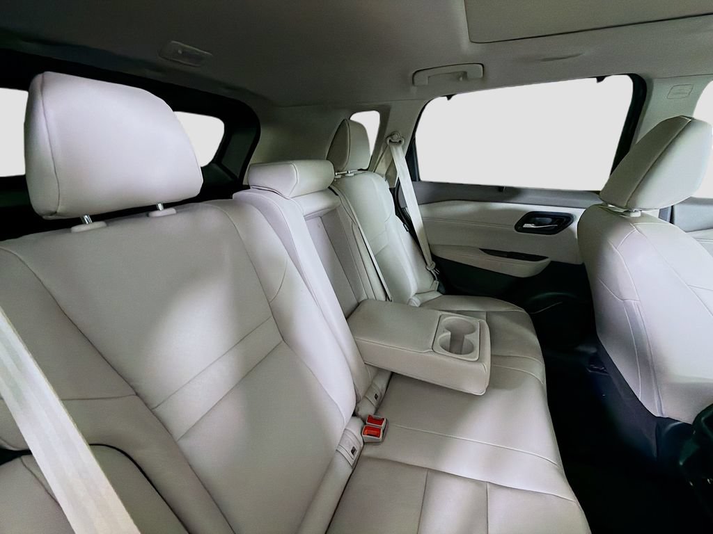Used 2024 Nissan Rogue SV w/ SV Premium Package FWD image 29